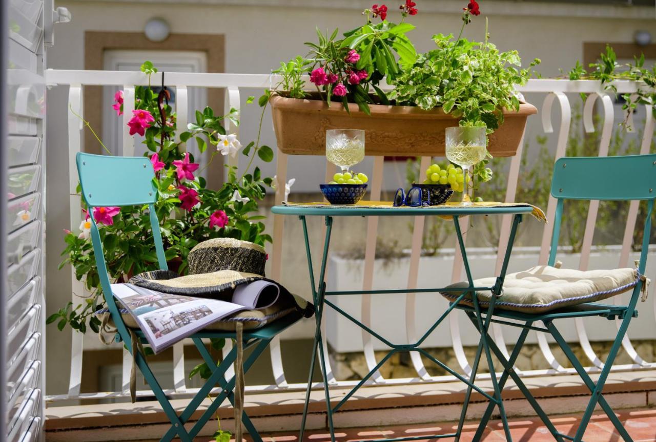 Lavica Seaside Apartments, * Podstrana