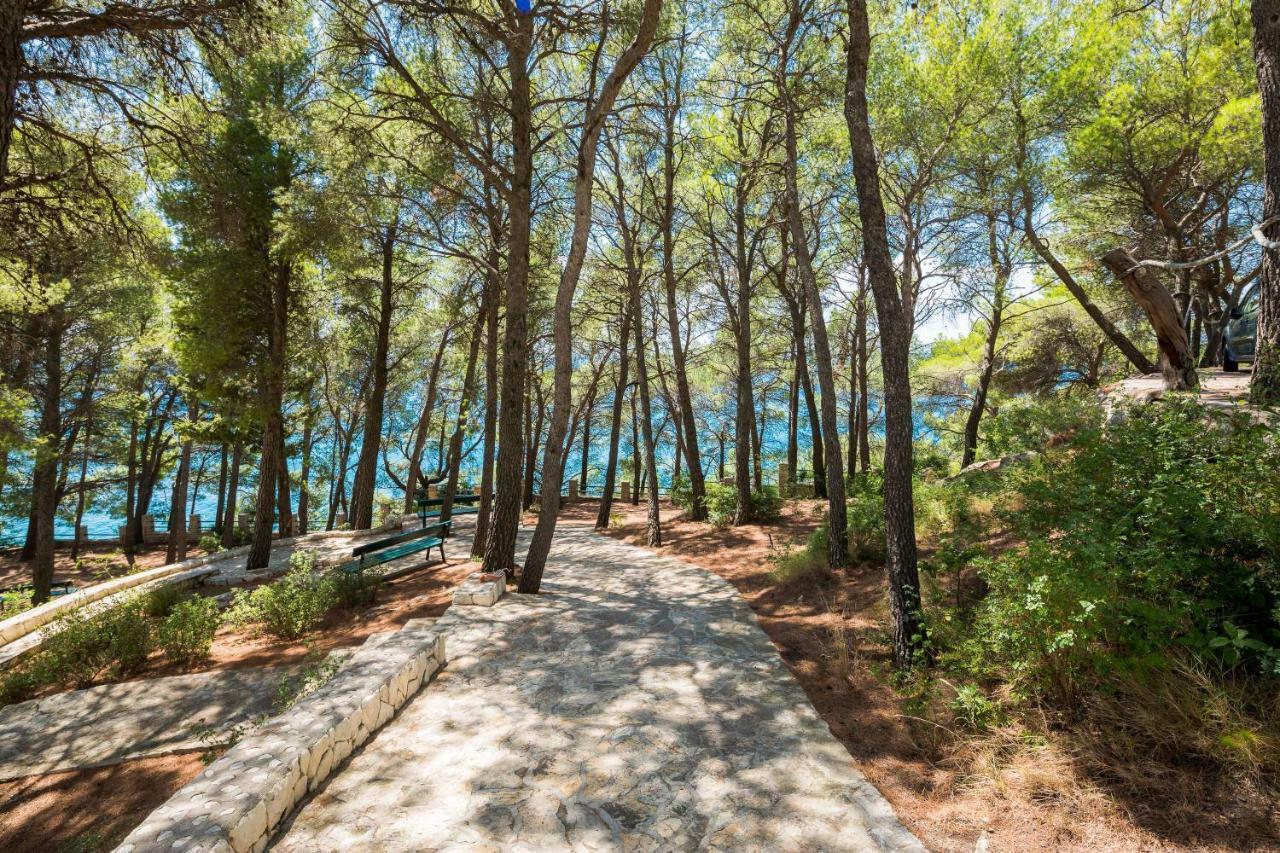 Lavica Seaside Apartments, * Podstrana